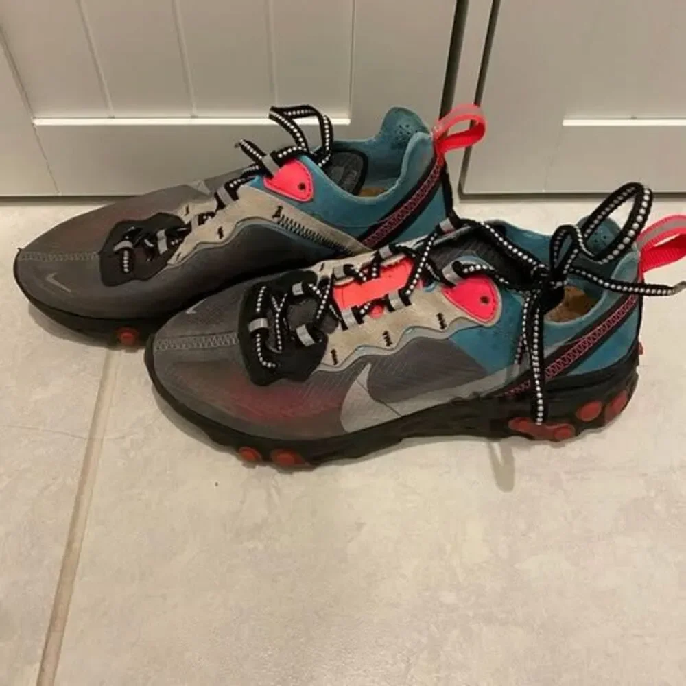 Like new worn once Nike size 4 shoes